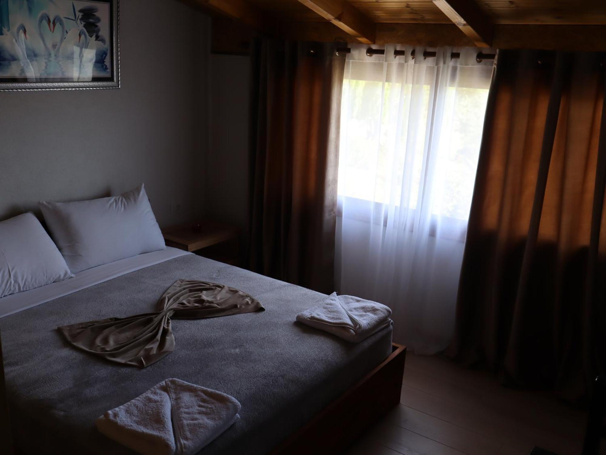 Bujtina Anlu Hotel Nepravishte Eksteriør billede